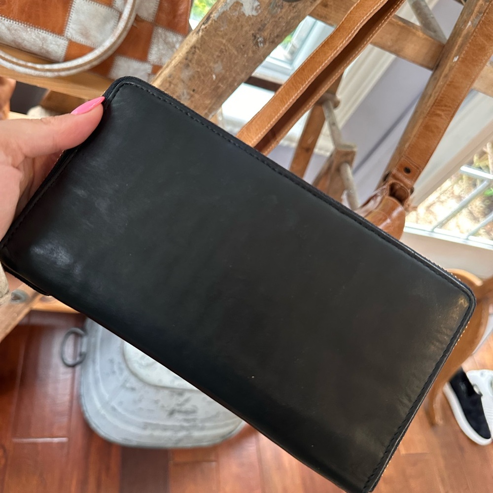 Classic Black Leather Zip Wallet
